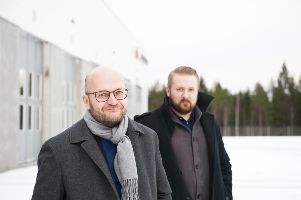 Alvan asiakkuusjohtaja Jukka Pennanen ja Volvon kiinteistöpäällikkö Esa Rauhala.