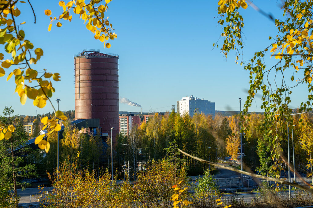 Voimalaitokselle rakennettu kaukolämpöakku
