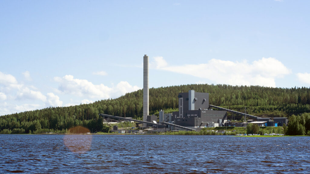 Keljonlahden voimalaitos, kesäinen järvimaisema